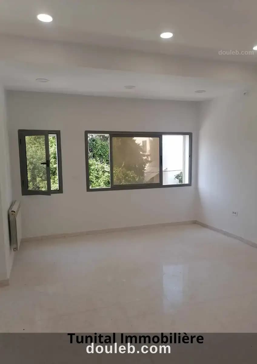 Appartement vide standing - Miniature 3