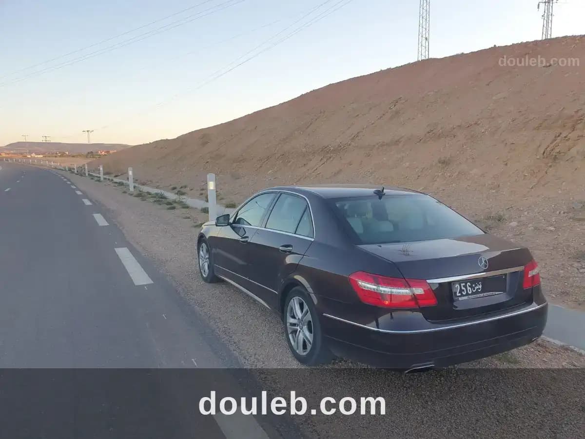Mercedes benz classe e220 - Miniature 5