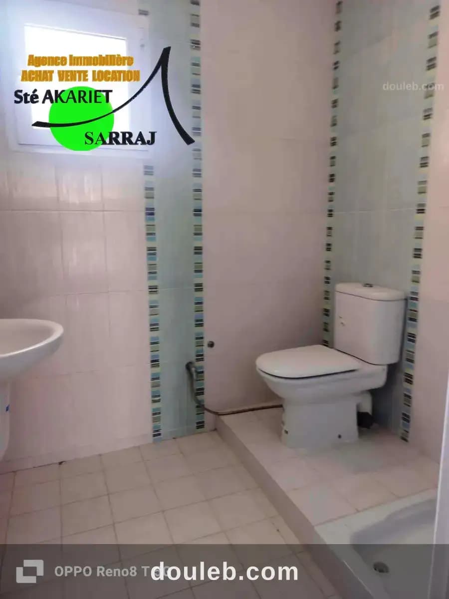 Des studio s1 dans une immeuble pieds dans l'eau - Miniature 5