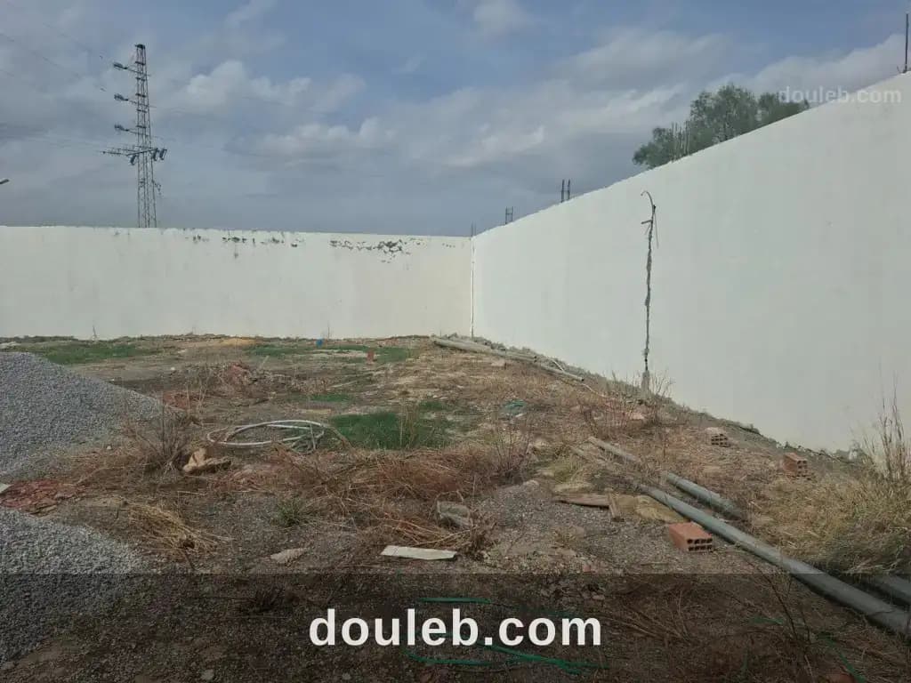 Dépôt 1000 m2 à oudhna - Miniature 4