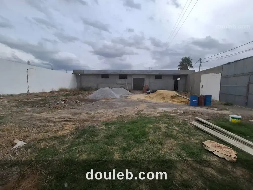 Dépôt 1000 m2 à oudhna - Miniature 5