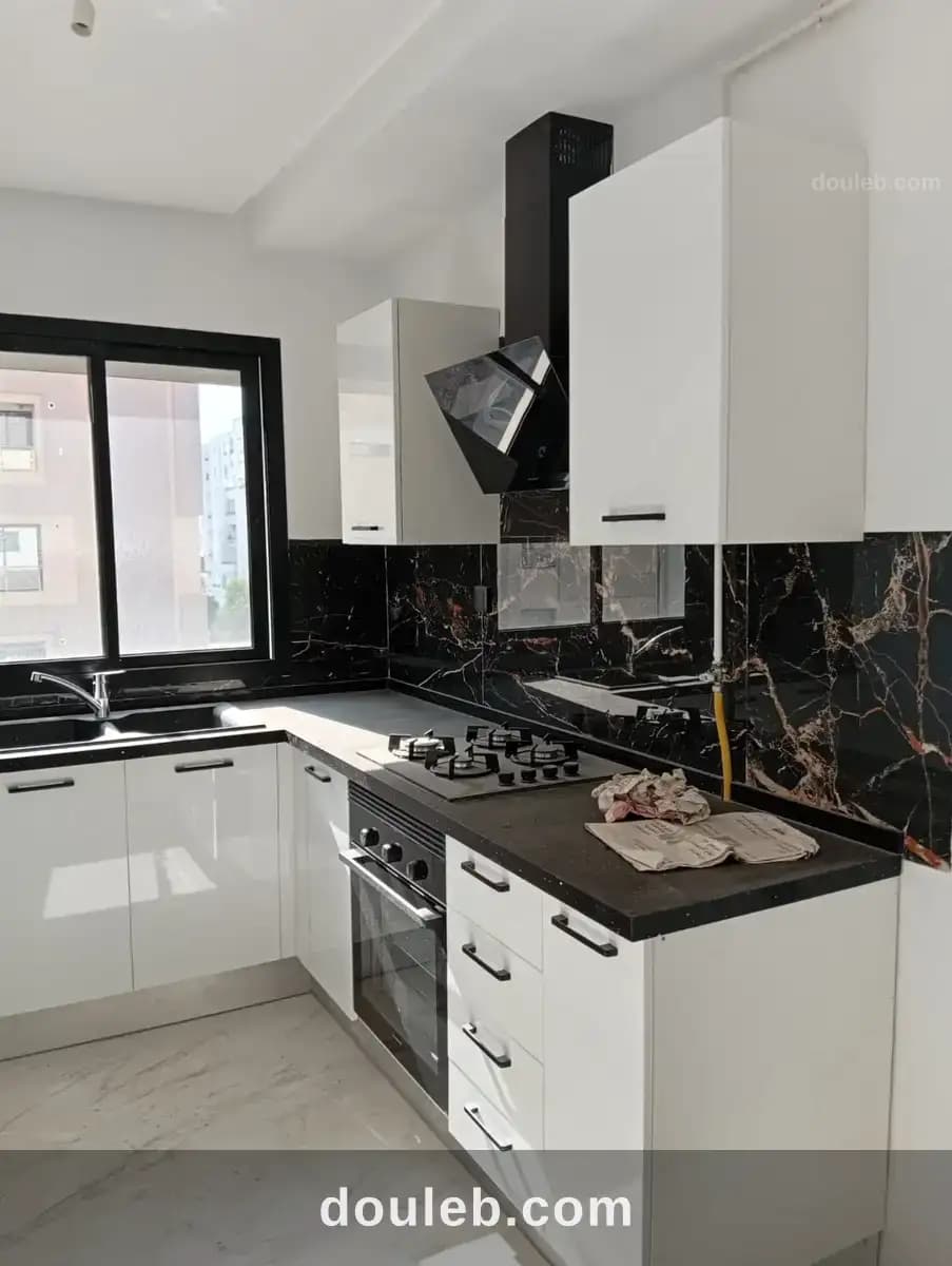 Un appartement s2 jamais habité à cité wahat - Miniature 3