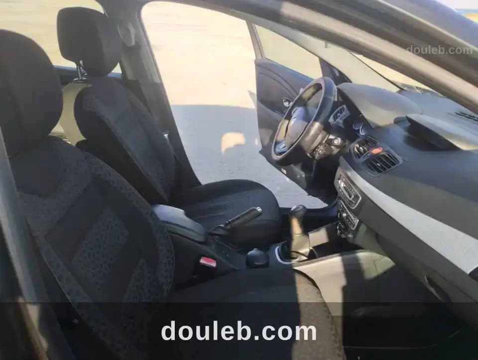 Mégane 3 7cv essence - Miniature 3
