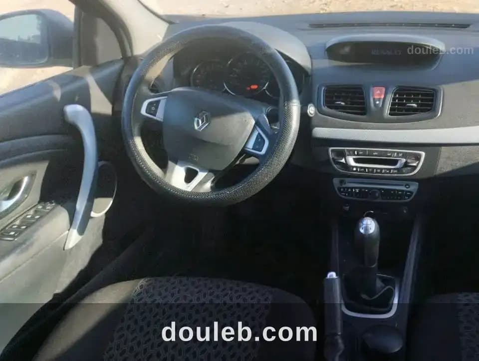 Mégane 3 7cv essence - Miniature 4