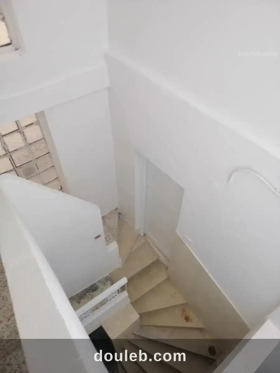 Grande batiment contient 2 maison s3 rc 1ere etage - Miniature 3