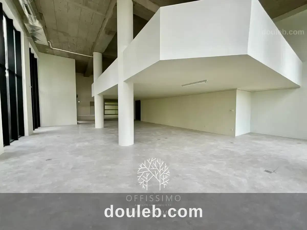 Local commercial ideal gallerie showroom ou bureau - Miniature 3
