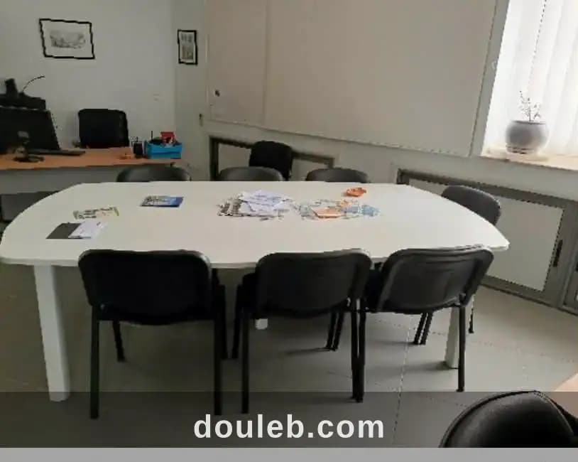Bureau au cercle de bureau - Miniature 2