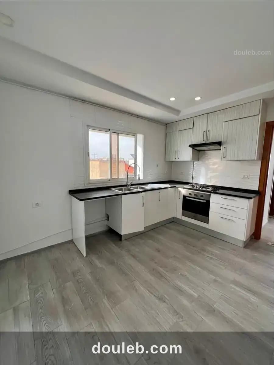 Appartement s 2 avec grande terrasse - Miniature 3