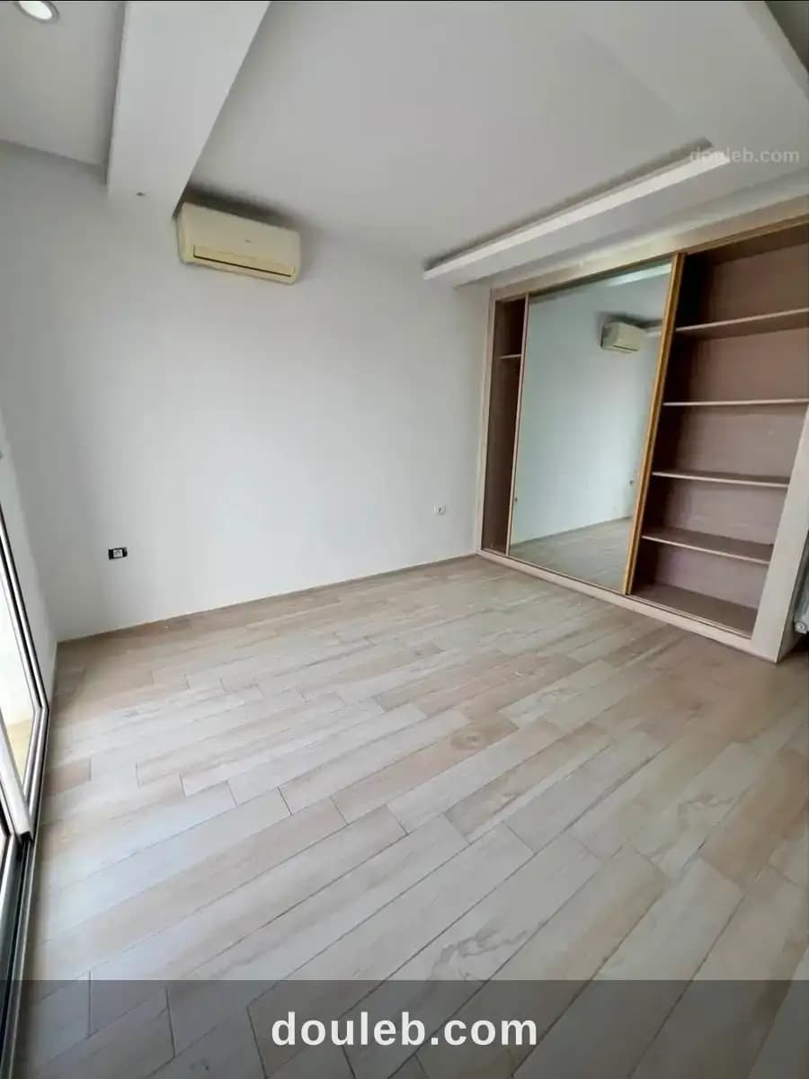 Appartement s 2 avec grande terrasse - Miniature 5