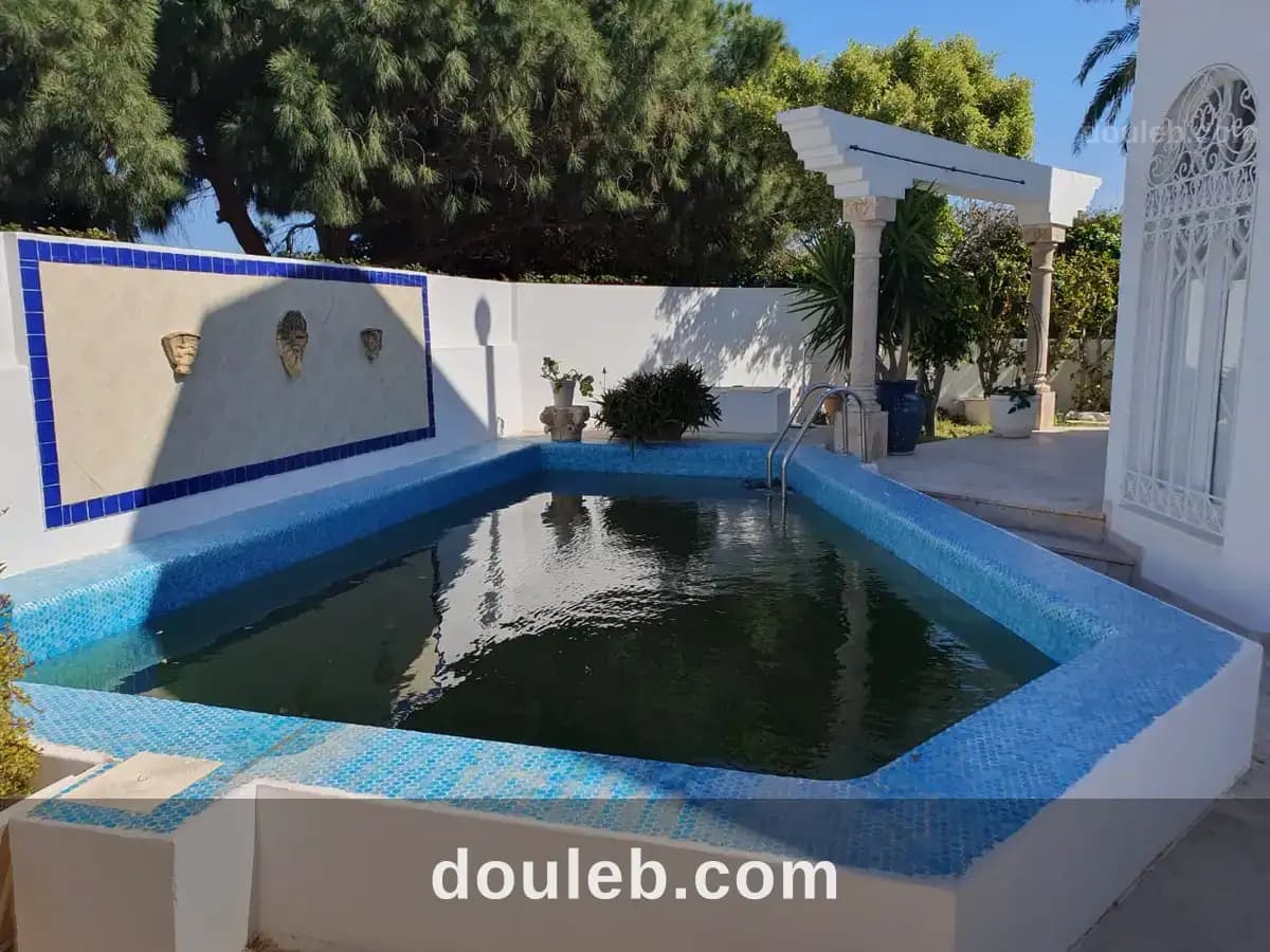 Une villa avec piscine - Photo 1