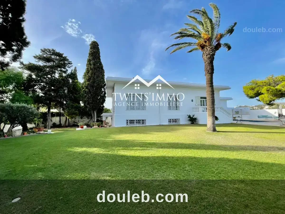 Villa de prestige avec une vue mer panoramique - Miniature 2
