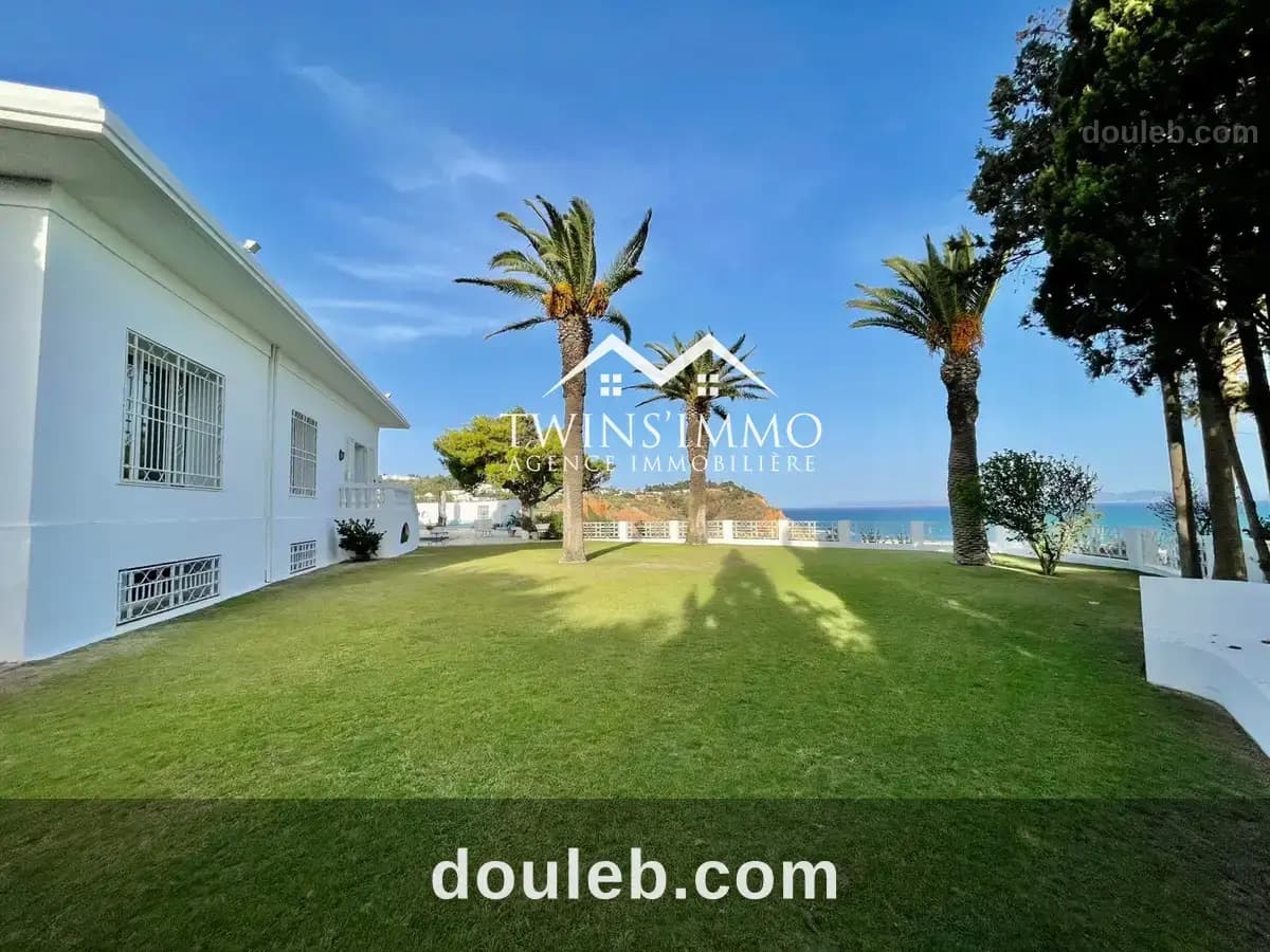 Villa de prestige avec une vue mer panoramique - Miniature 3