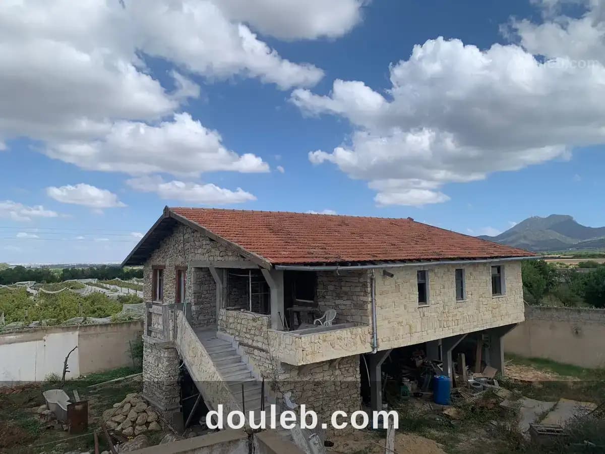 Ventre maison avec terrain à ne pas rater - Photo 1