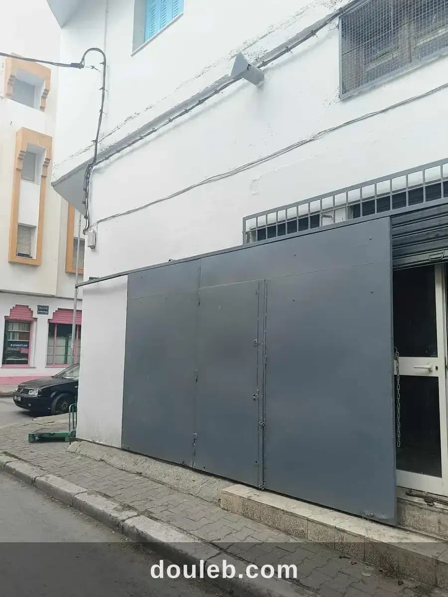Deux bureaux et 3 locaux commerciaux - Miniature 3
