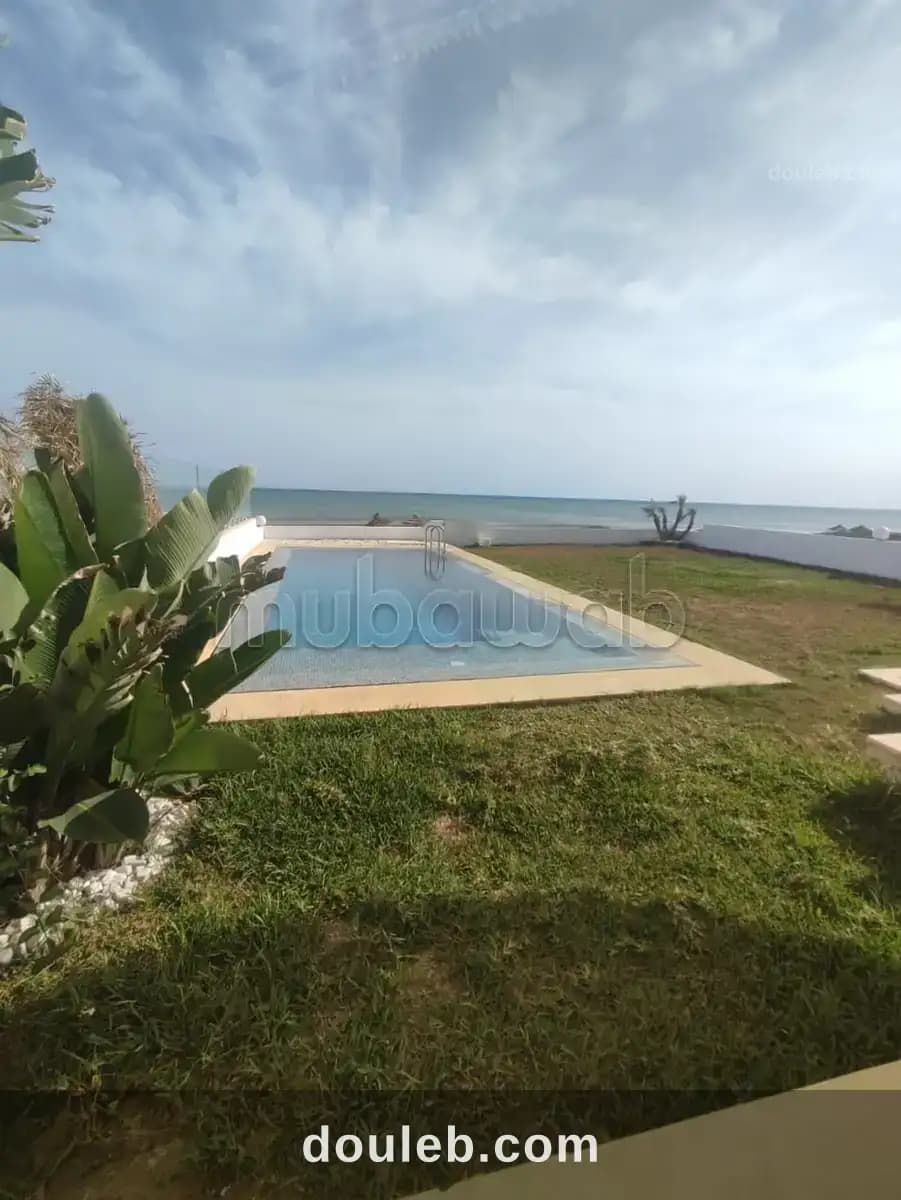 Villa pieds dans l'eau avec piscine à kelibia - Photo 1