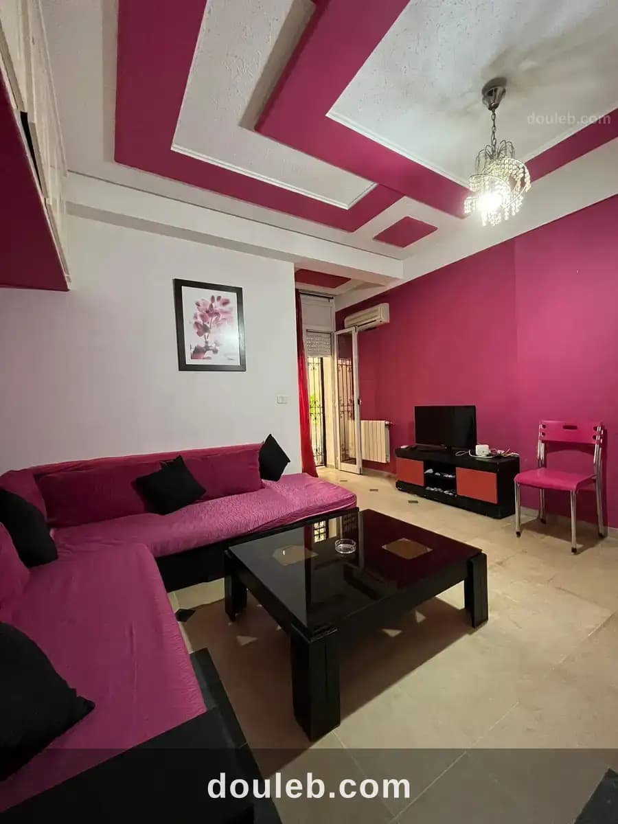 Une chambre salon richement meublé par nuit - Photo 1