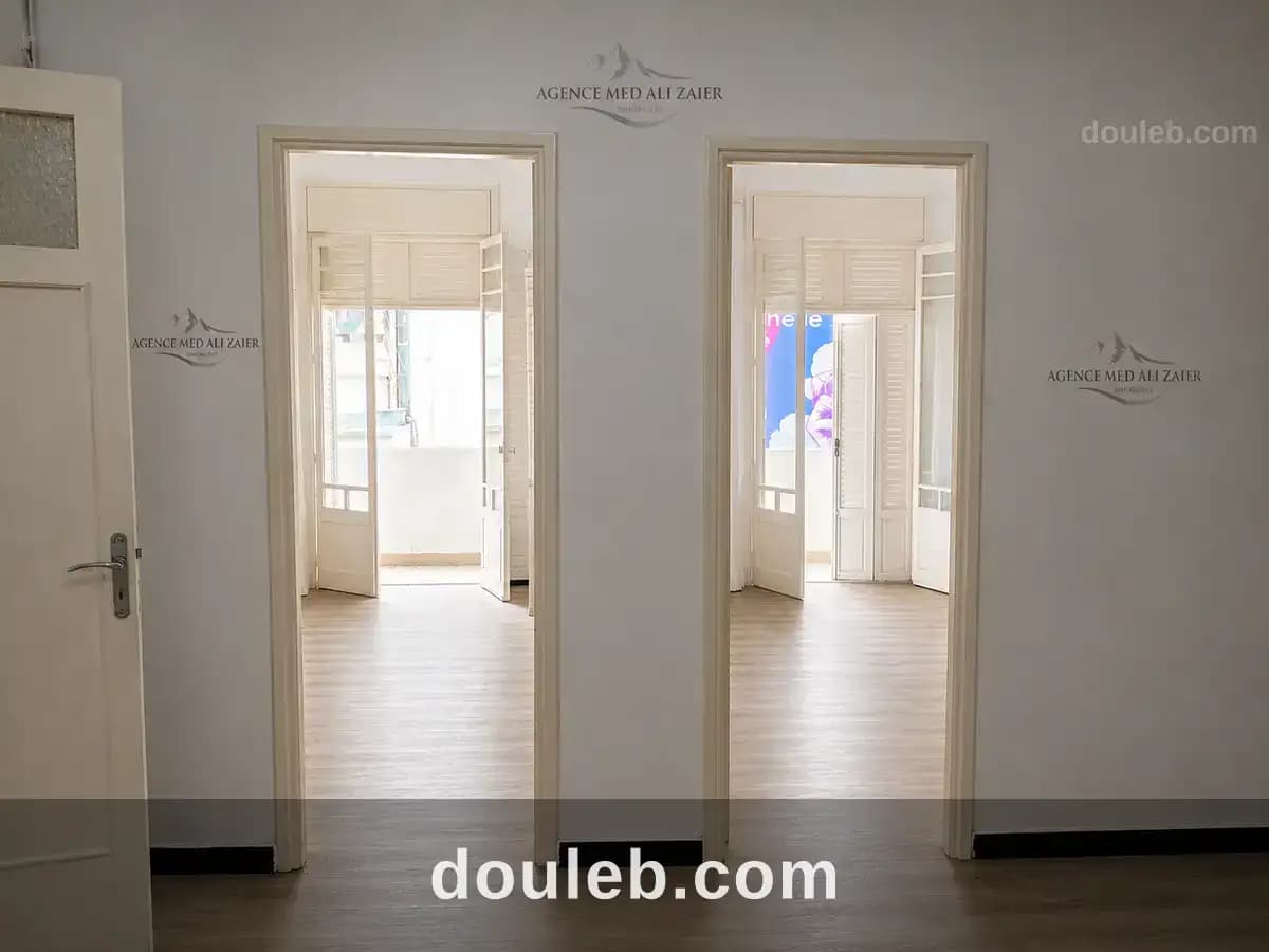 Bureau haut standing hall avec deux chambres - Miniature 4