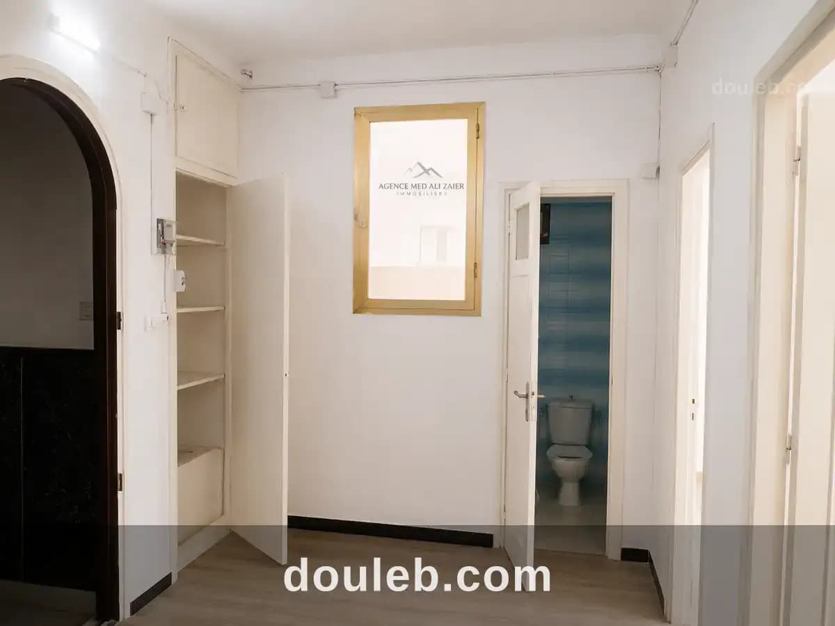 Bureau haut standing hall avec deux chambres - Miniature 5