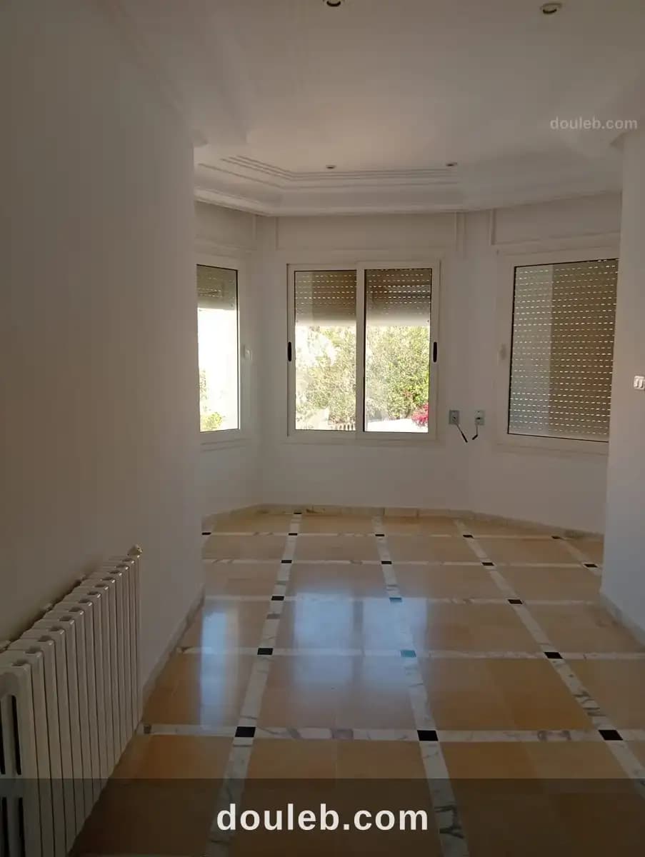 Un grand étage de villa à ennasr 2 - Photo 1