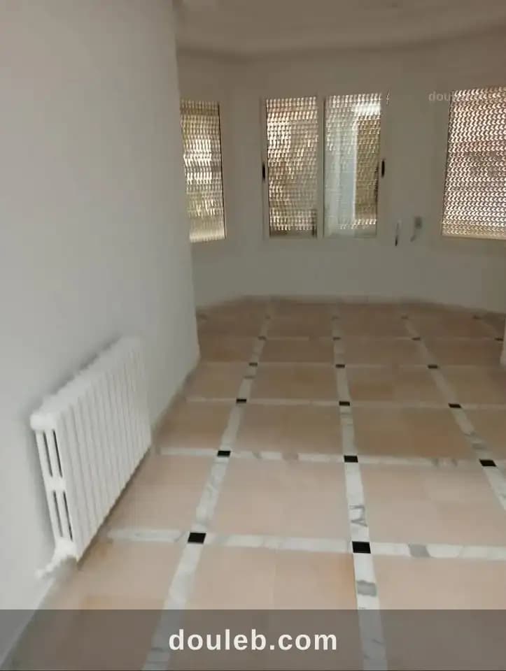 Un spacieux étage de villa - Miniature 3