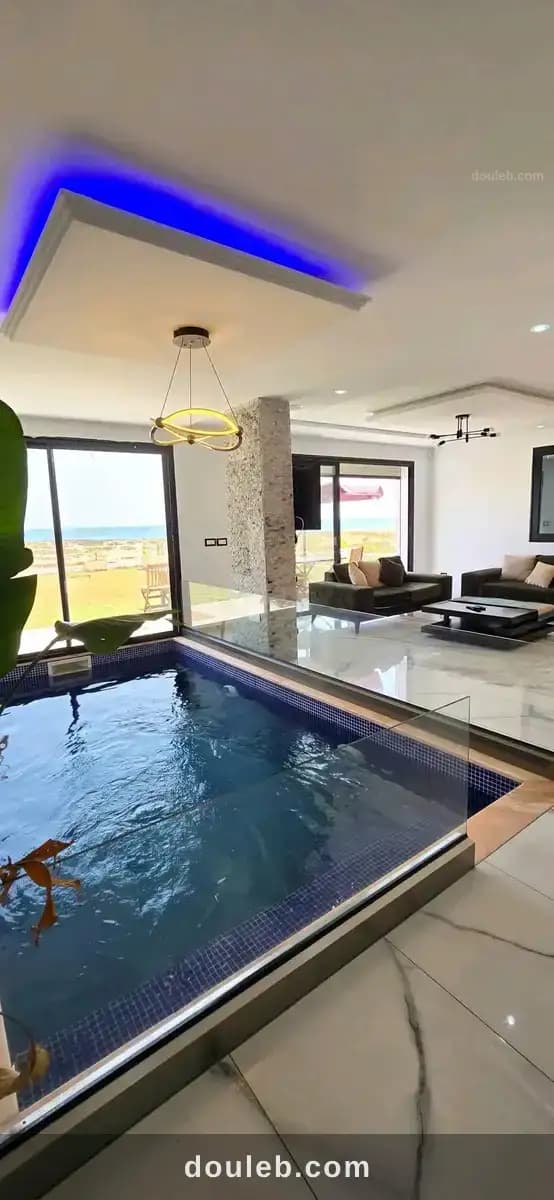 Appartement avec piscine pieds dans l'eau - Miniature 2