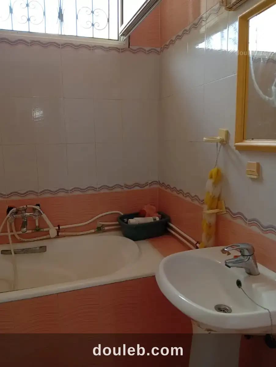 Un étage de villa à ennasr 1 - Miniature 4