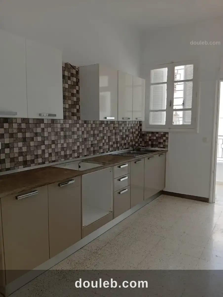 Un étage de villa à menzah 7 - Miniature 2