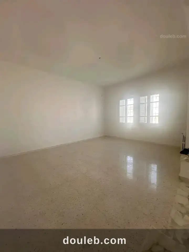 Étage d'une villa s 3 menzah 7 - Miniature 4