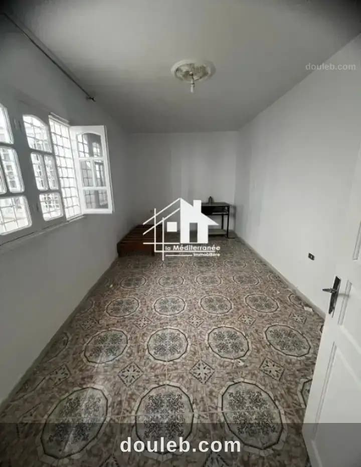 S1 avec hall vide - Photo 1