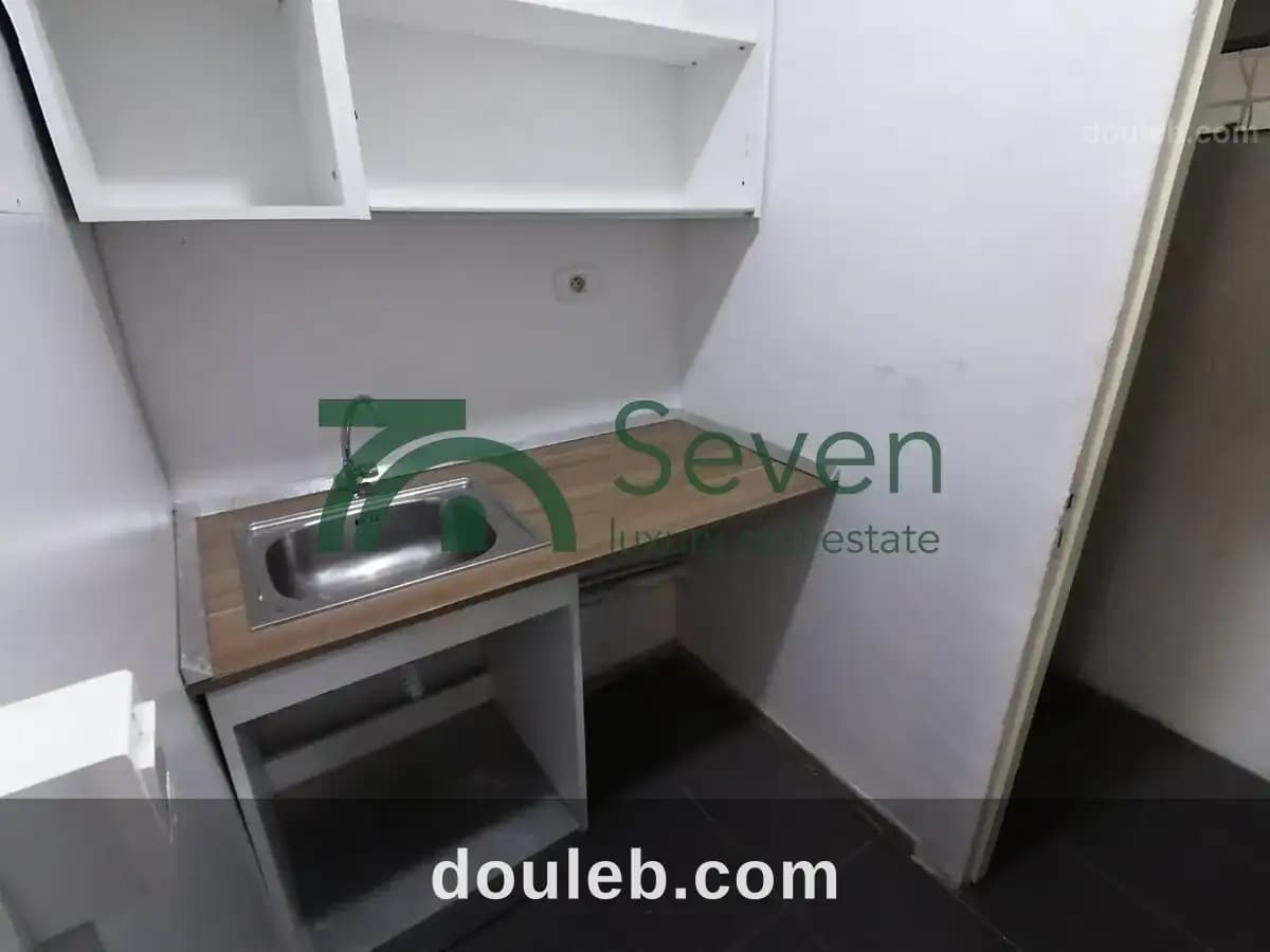 Un local commercial à la soukra - Miniature 4