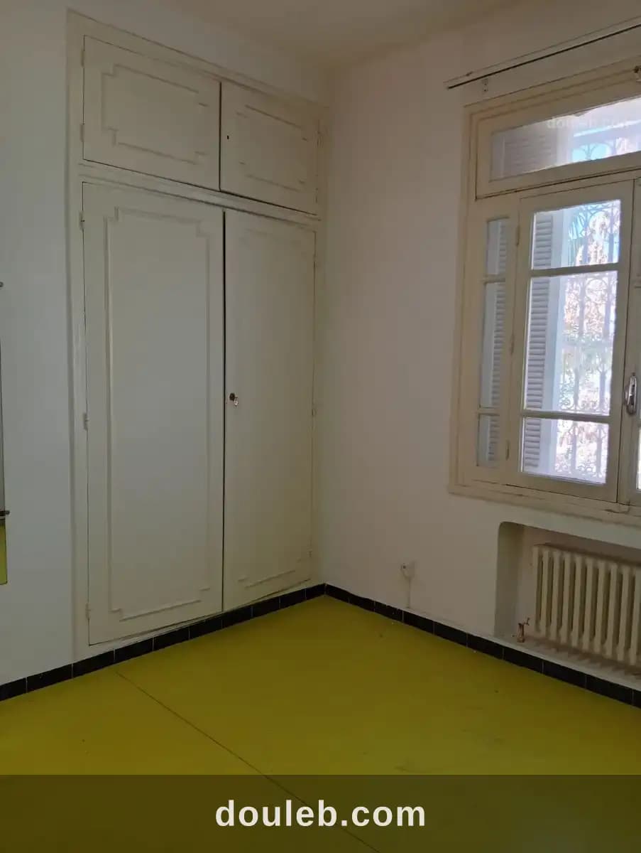 Un étage de villa usage bureautique à alain savary - Miniature 3
