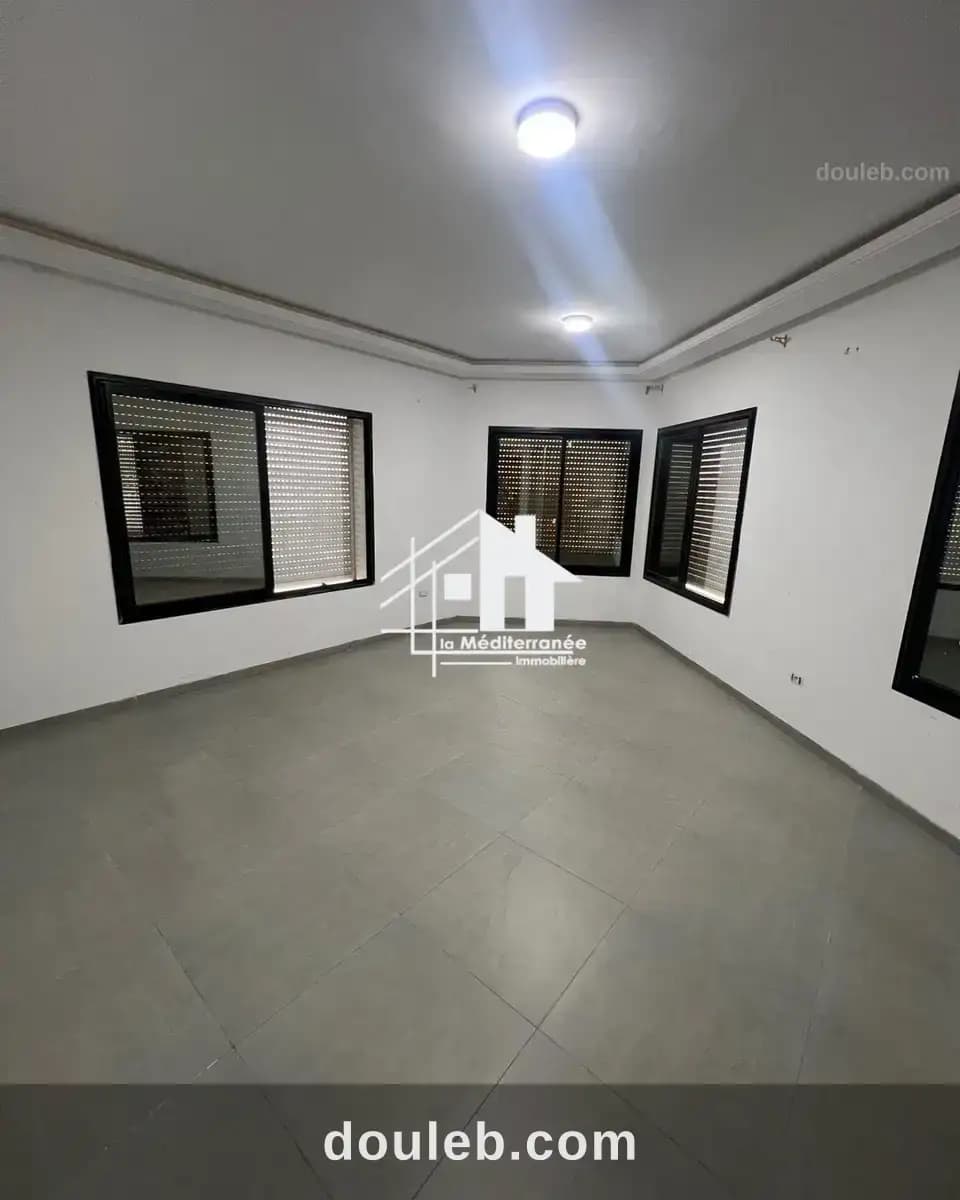 Appartement s2 situé au 2ème étage sans ascenseur - Miniature 3