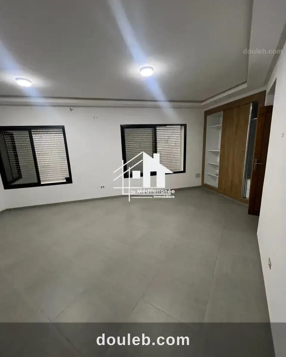 Appartement s2 situé au 2ème étage sans ascenseur - Miniature 4