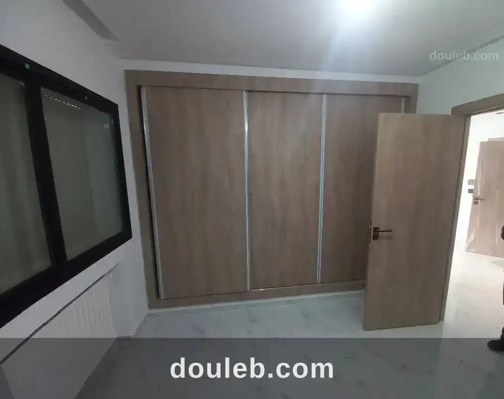 Un appartement vide nouvelle soukra jamais habitè - Miniature 2