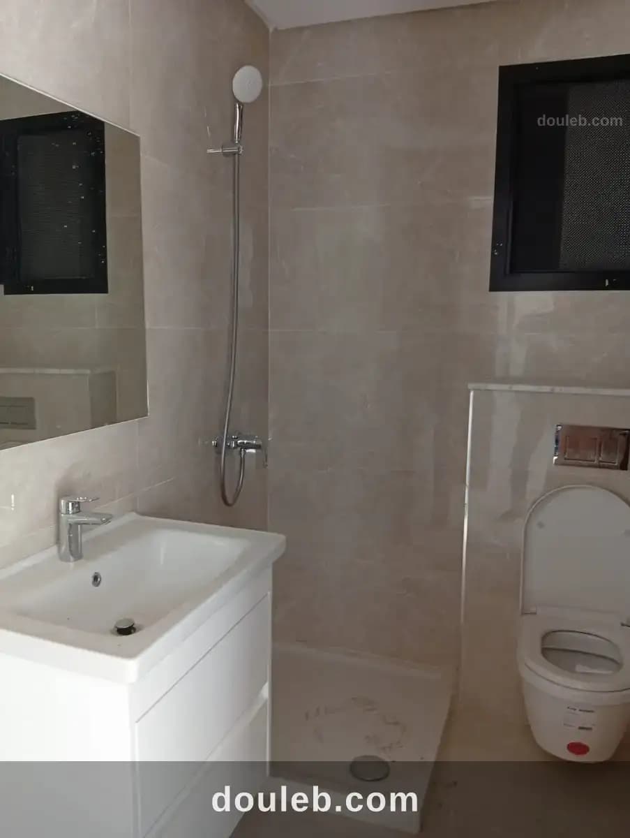 Un appartement s2 jamais habité à cité wahat - Miniature 4
