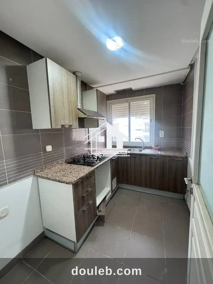 Appartement s1 situé au 1ére étage avec ascenceur - Miniature 3