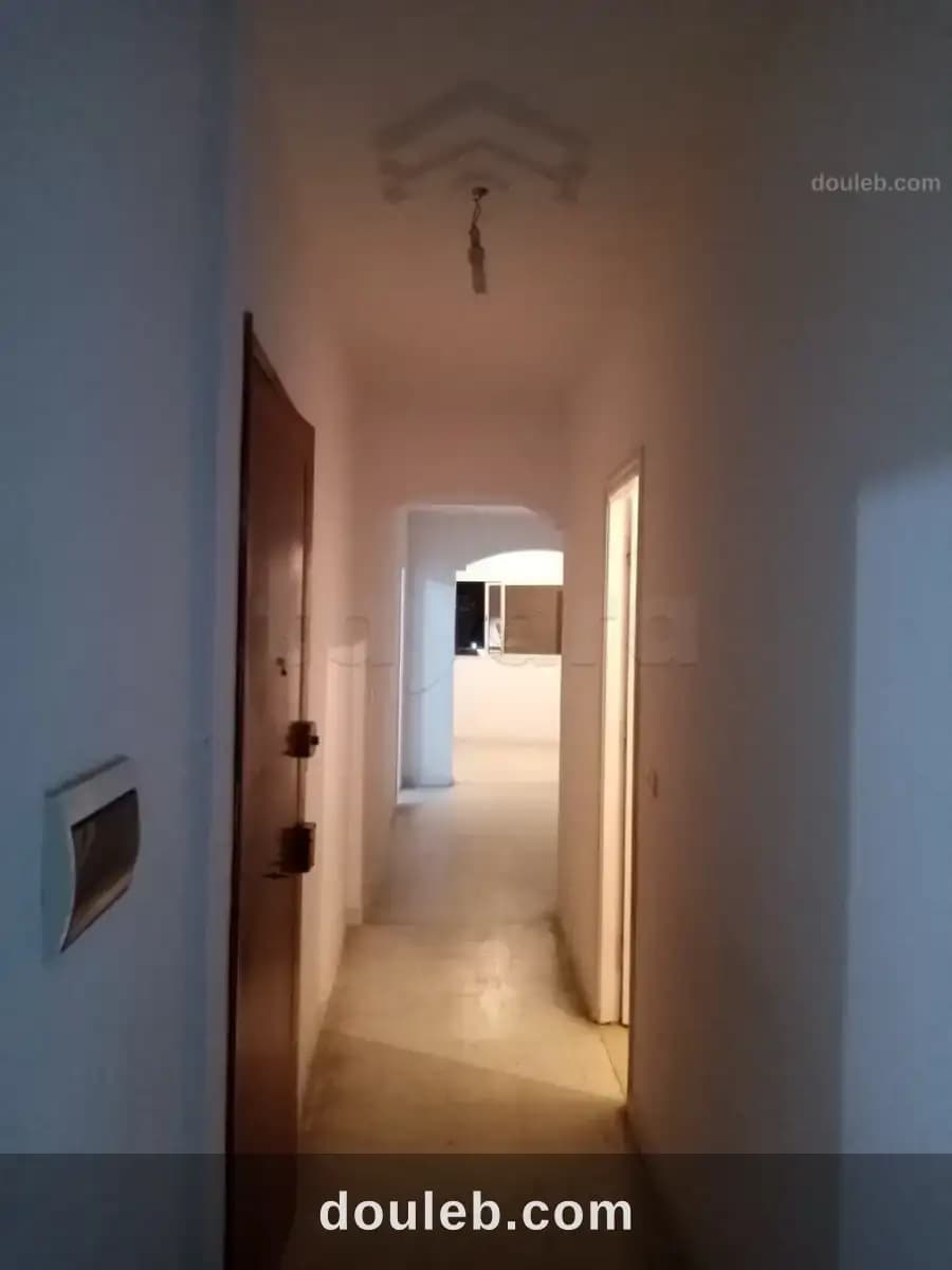 1er étage d'un immeuble de rdc et 2 étages - Miniature 2