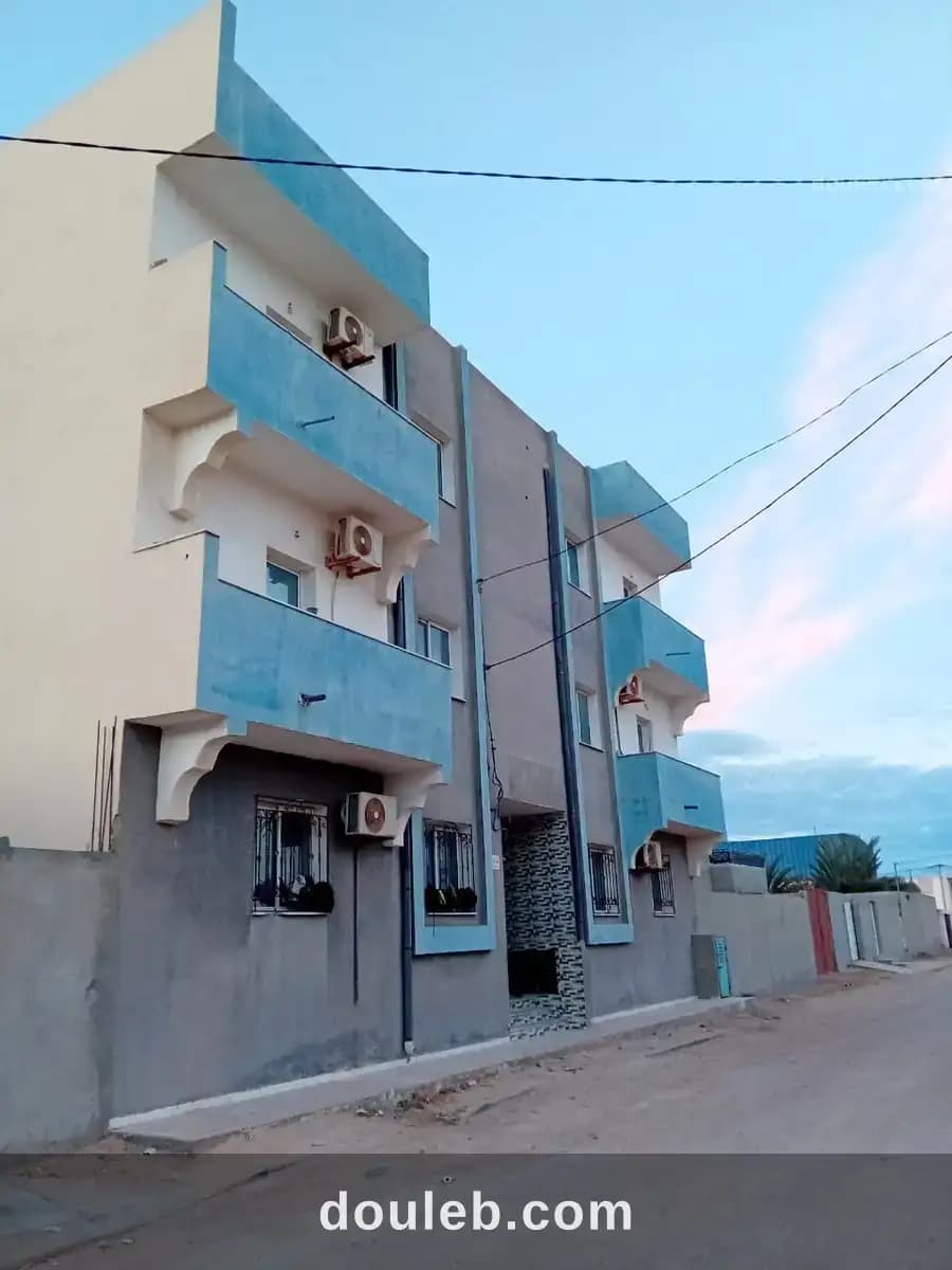 Immeuble de 6 appartements à ghanouche - Miniature 2