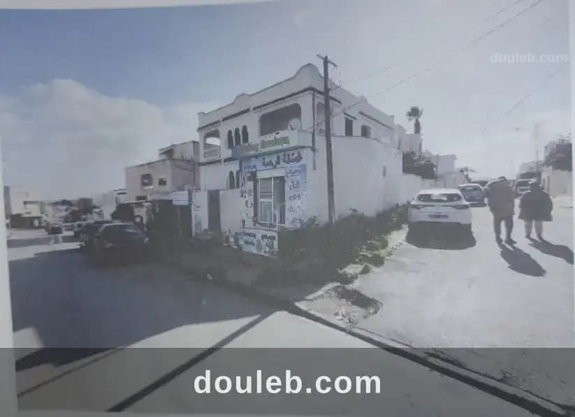 Villa avec locaux commerciaux - Photo 1