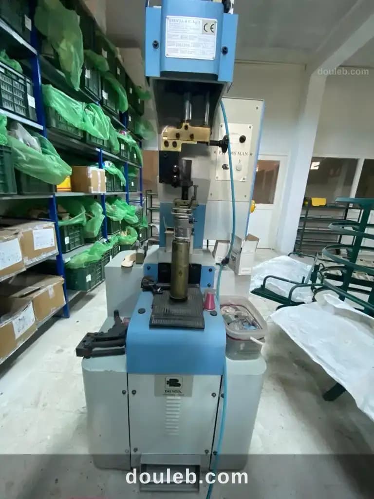Usine atelier de chaussures - Miniature 5