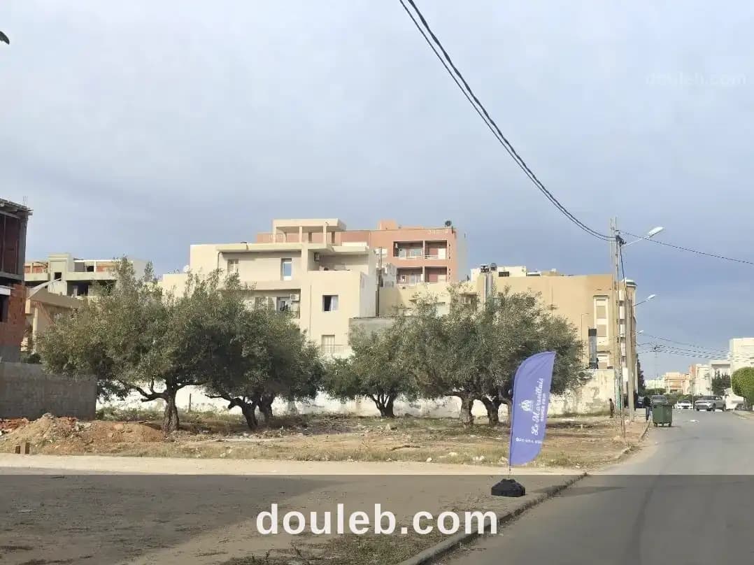 Terrain de 393 m2 lot de coin - Photo 1