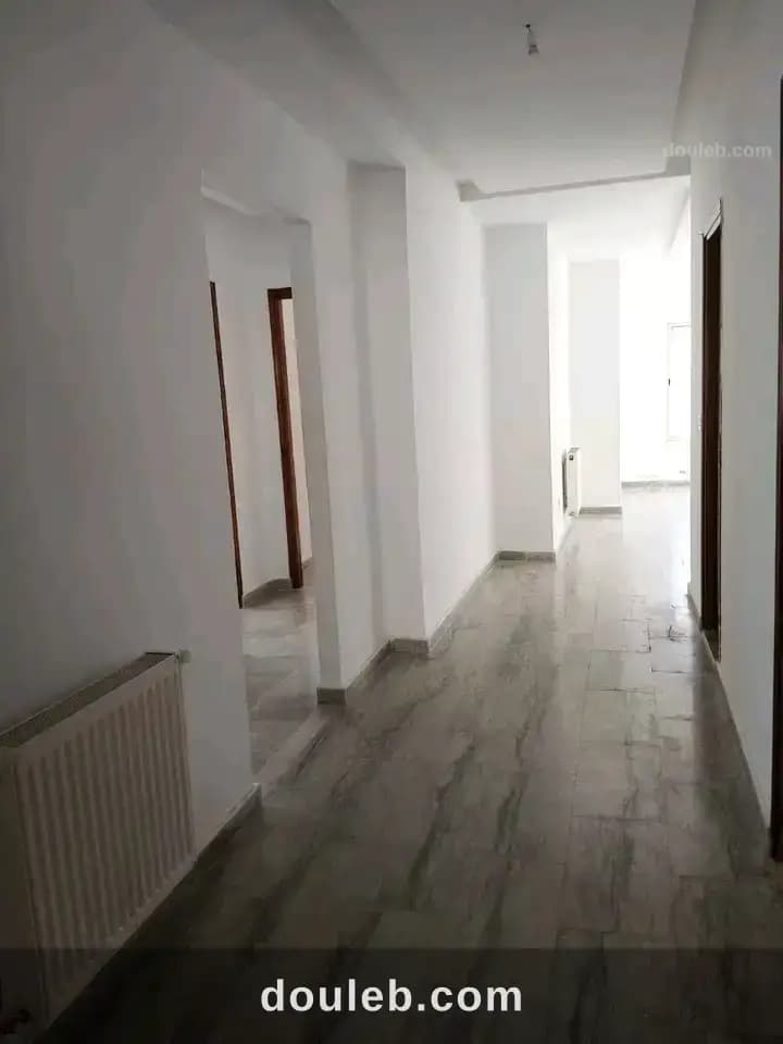 Étage d'une villa s 3 cité nasr - Miniature 2