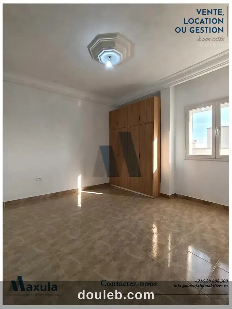 Etage de villa s4 jamais habite a rades med ali - Miniature 2