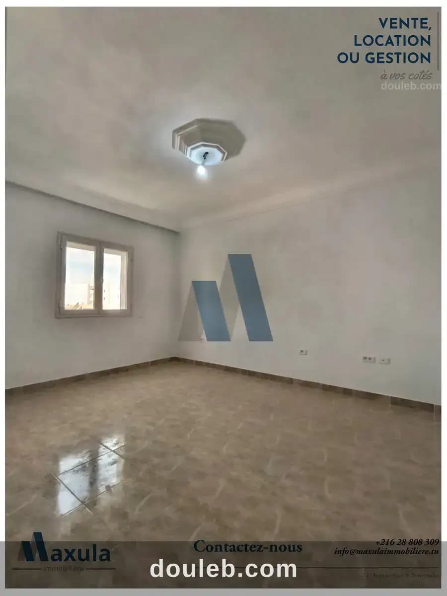 Etage de villa s4 jamais habite a rades med ali - Miniature 3