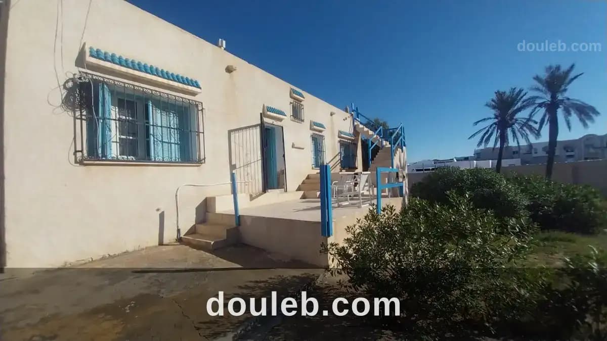 Maison à démolir sur terrain en zone touristique - Photo 1