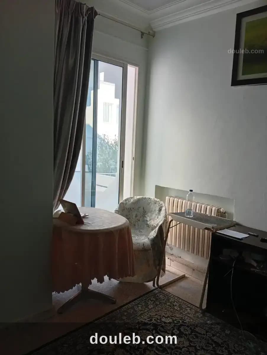 Un étage de villa meublé à ennasr 2 lycée - Miniature 3