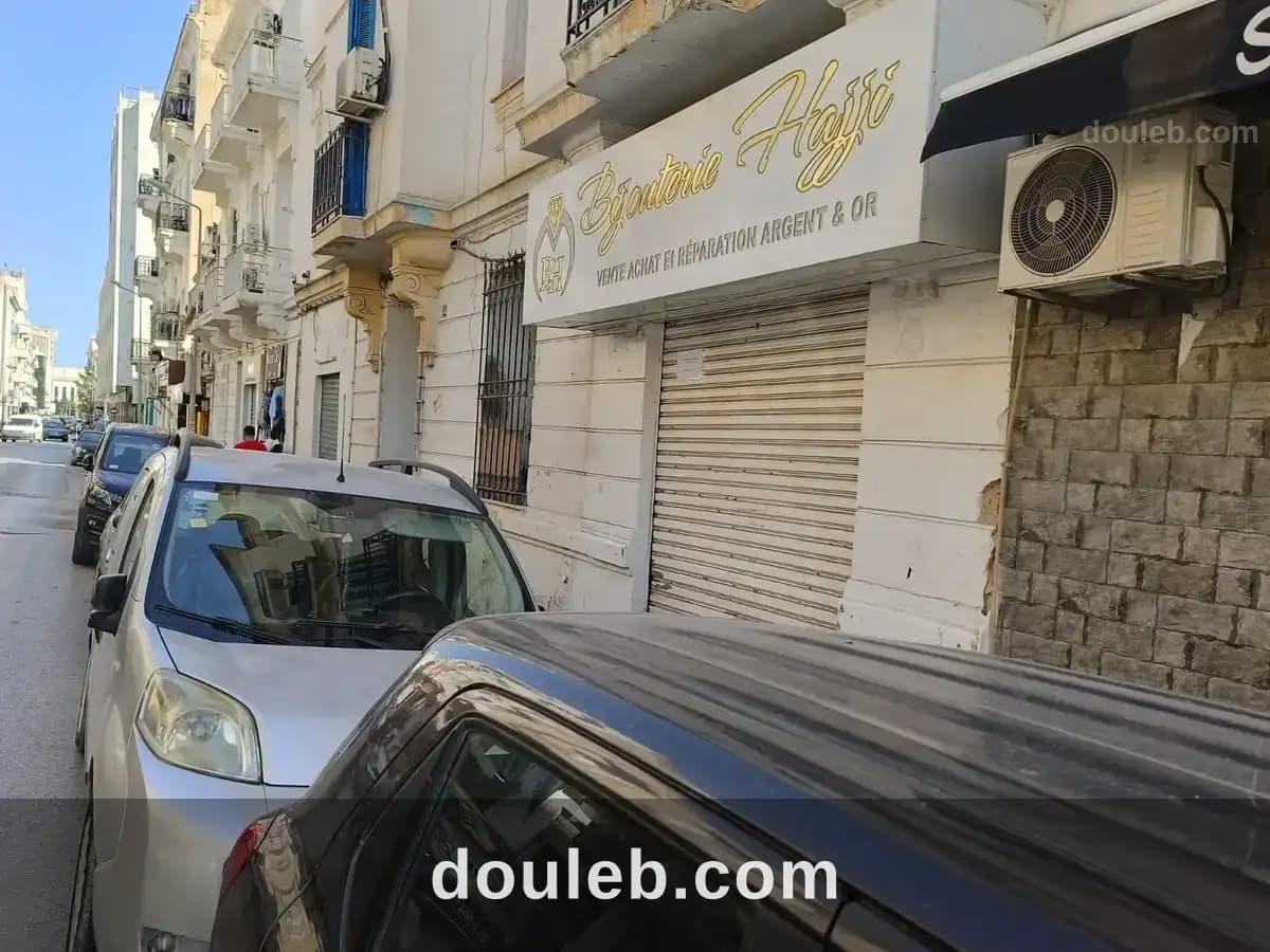Local 15m2 fond et murs lafayet super emplacment à Tunis