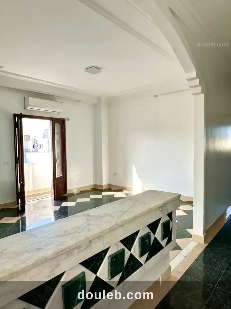 Etage de villa s4 à alain savary usage bureautique à Tunis