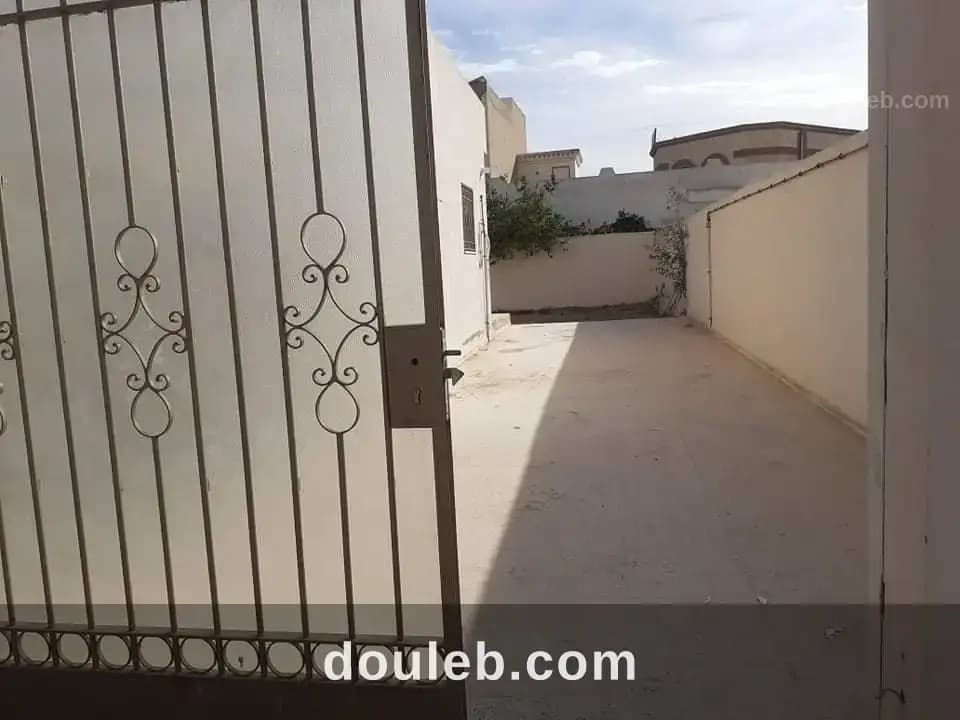 Villa 3 pièces 100m2 bâtis dans un terrain 532m2 - Miniature 2