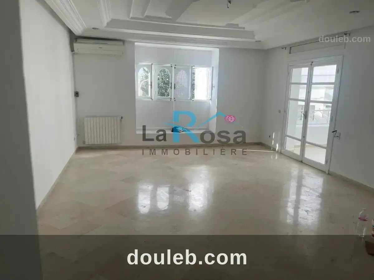 Un spacieux appartement s3 sans vis à vis à ennasr - Miniature 2
